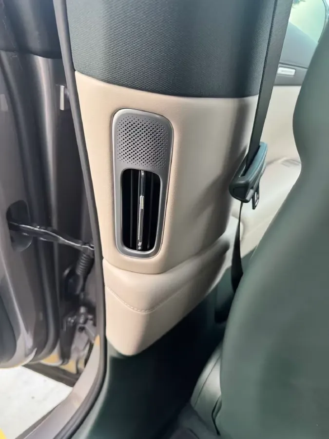 2025 MI YU7 BEV 96.3KWH,autocango,china used car exporter,china ev exporter,chinese used car exporter,chinese used ev exporter