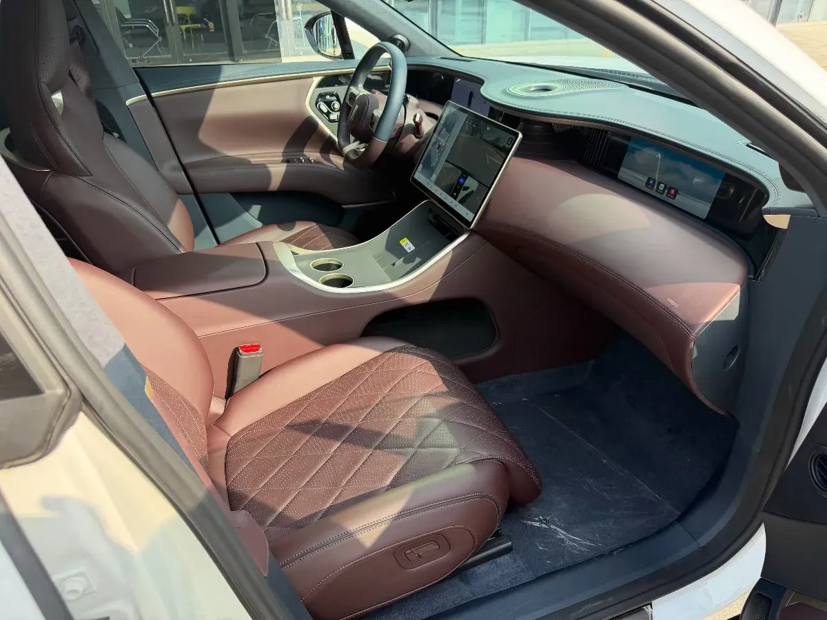 2025 Avatr 11 1.5T 156HP L4 REEV,autocango,china used car exporter,china ev exporter,chinese used car exporter,chinese used ev exporter