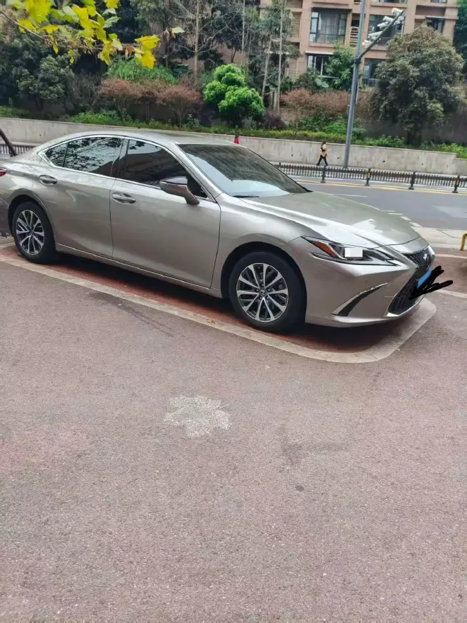 2023 Lexus ES 2.5L 204HP L4 8AT,autocango,china used car exporter,china ev exporter,chinese used car exporter,chinese used ev exporter