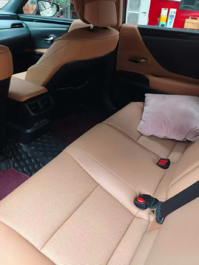 2023 Lexus ES 2.5L 204HP L4 8AT,autocango,china used car exporter,china ev exporter,chinese used car exporter,chinese used ev exporter