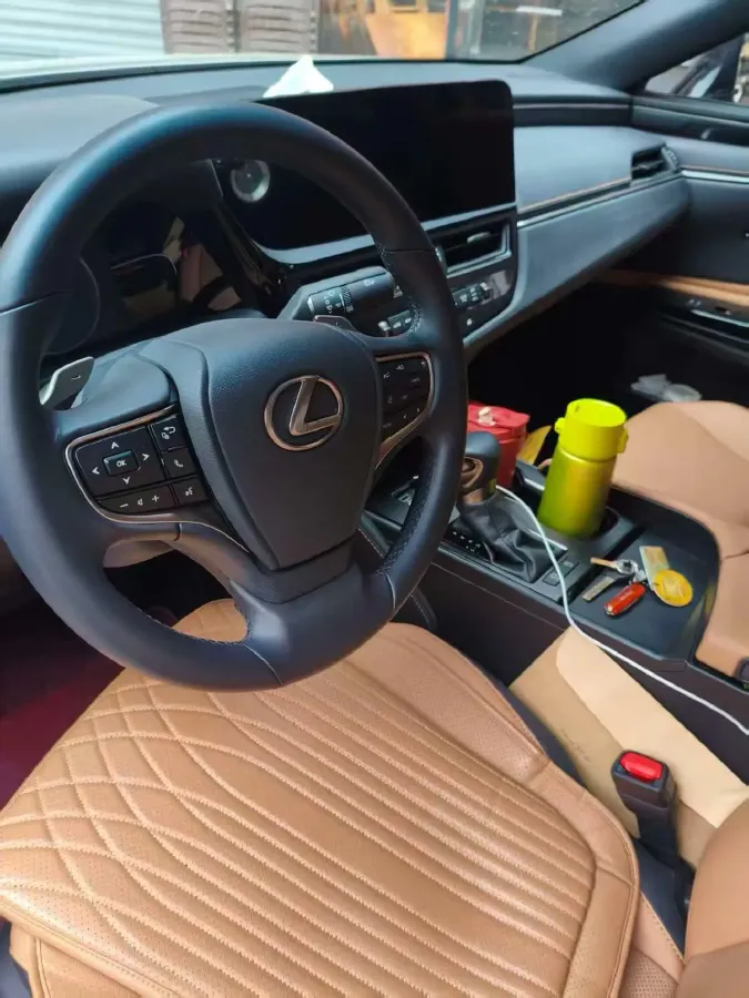 2023 Lexus ES 2.5L 204HP L4 8AT,autocango,china used car exporter,china ev exporter,chinese used car exporter,chinese used ev exporter
