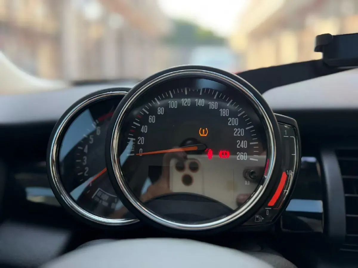 2020 MINI MINI 1.5T 102HP L3 7DCT,autocango,china used car exporter,china ev exporter,chinese used car exporter,chinese used ev exporter