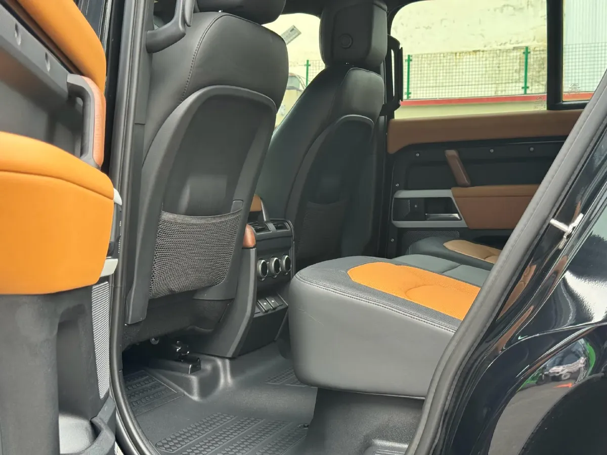 2023 Land Rover Defender 3.0T 400HP L6 8AT,autocango,china used car exporter,china ev exporter,chinese used car exporter,chinese used ev exporter