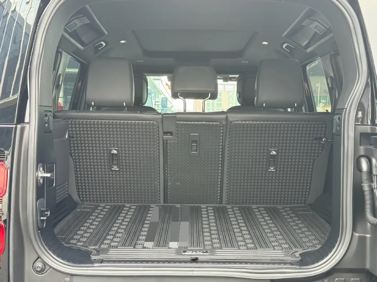 2023 Land Rover Defender 3.0T 400HP L6 8AT,autocango,china used car exporter,china ev exporter,chinese used car exporter,chinese used ev exporter