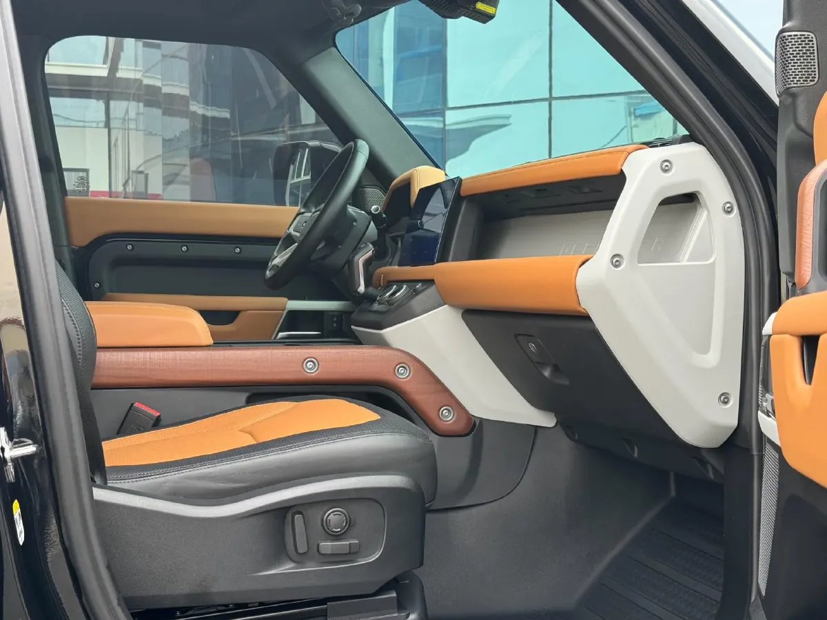 2023 Land Rover Defender 3.0T 400HP L6 8AT,autocango,china used car exporter,china ev exporter,chinese used car exporter,chinese used ev exporter