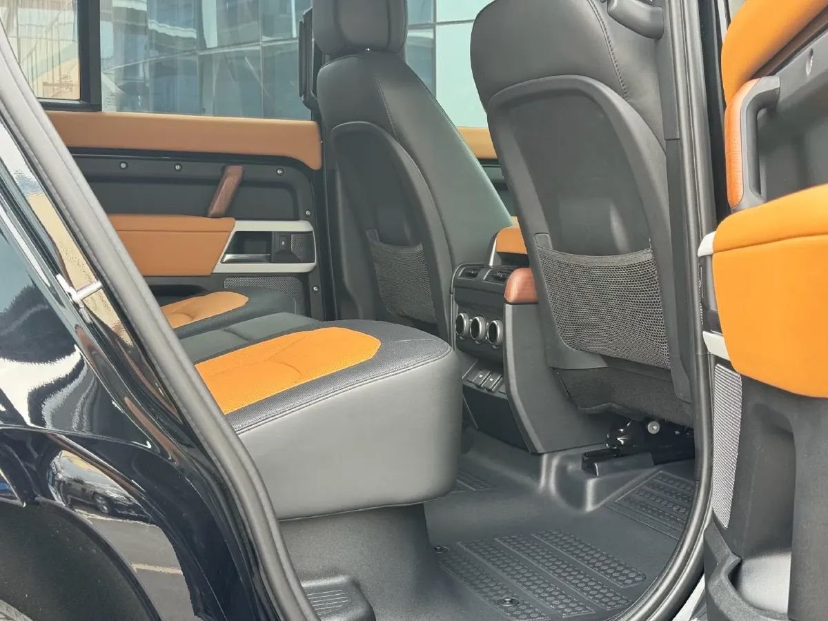 2023 Land Rover Defender 3.0T 400HP L6 8AT,autocango,china used car exporter,china ev exporter,chinese used car exporter,chinese used ev exporter