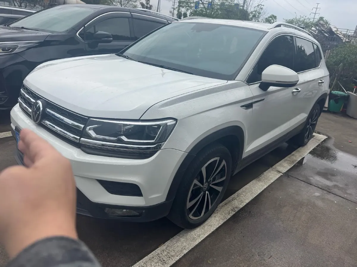 2019 MINI MINI 1.5T 102HP L3 7DCT,autocango,china used car exporter,china ev exporter,chinese used car exporter,chinese used ev exporter