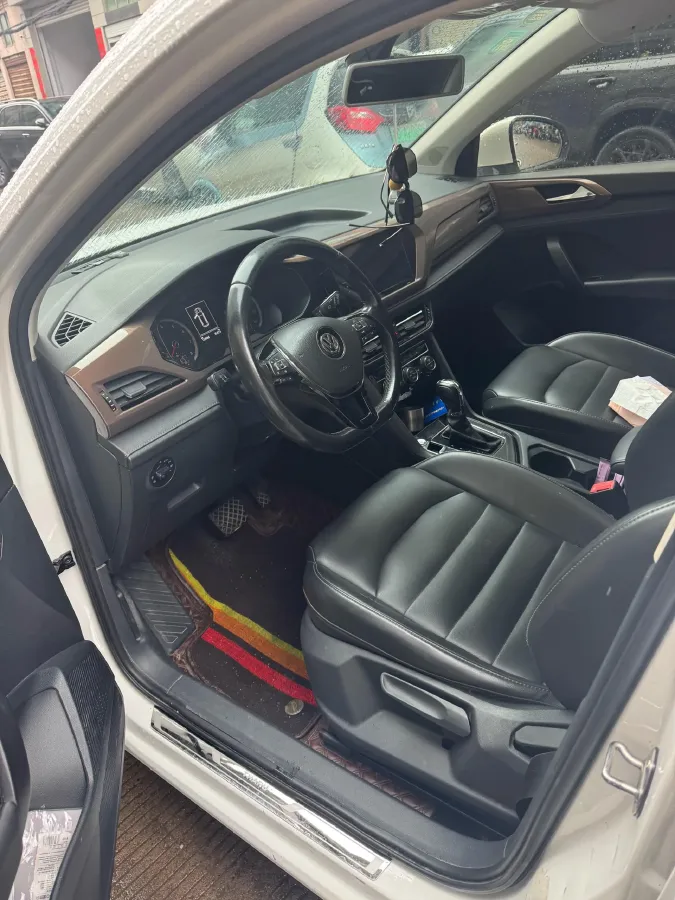 2019 MINI MINI 1.5T 102HP L3 7DCT,autocango,china used car exporter,china ev exporter,chinese used car exporter,chinese used ev exporter