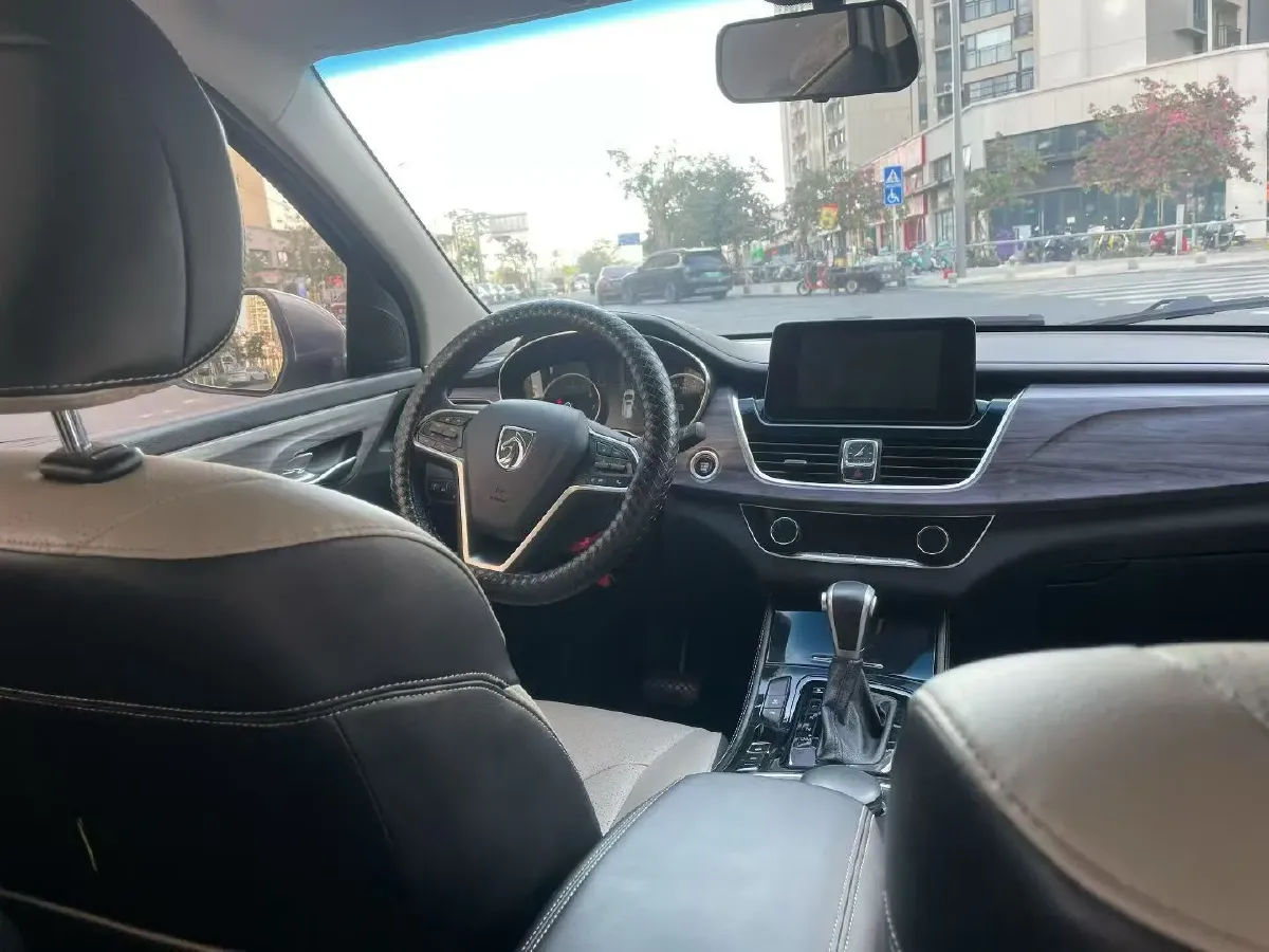 2017 BaoJun 730 1.5T 150HP L4 6DCT,autocango,china used car exporter,china ev exporter,chinese used car exporter,chinese used ev exporter