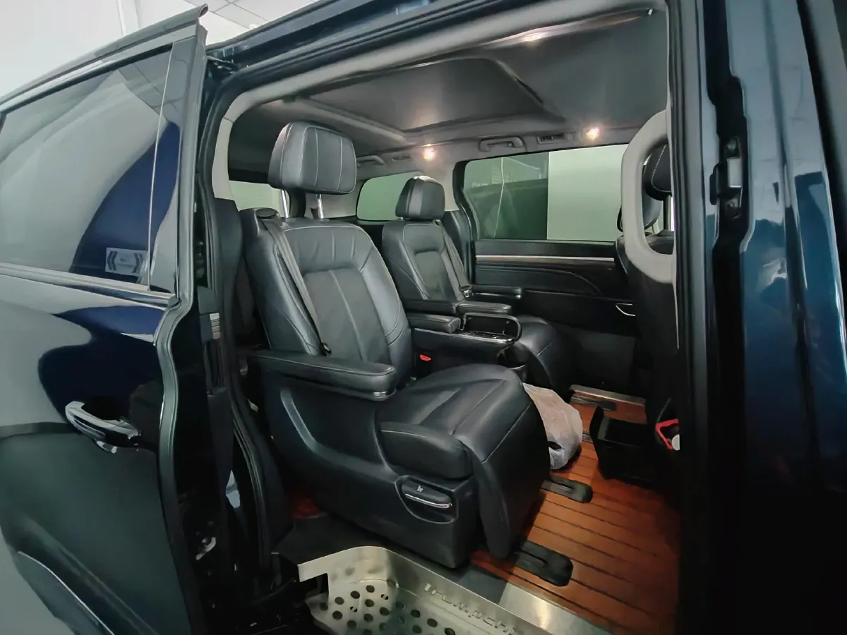 2021 GAC Trumpchi M8 2.0T 252HP L4 8AT,autocango,china used car exporter,china ev exporter,chinese used car exporter,chinese used ev exporter