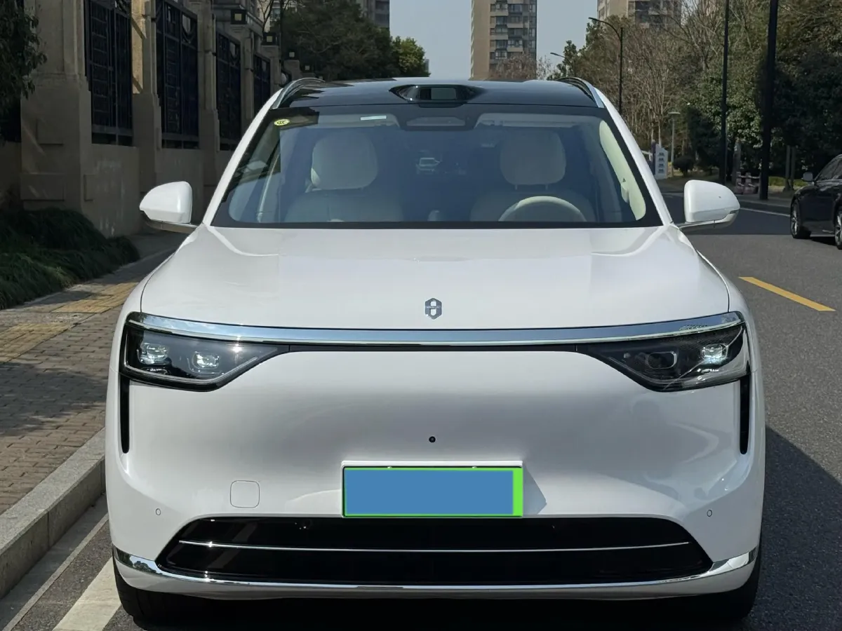 2025 AITO AITO M8 REEV 160HP REEV 53.4KWH,autocango,china used car exporter,china ev exporter,chinese used car exporter,chinese used ev exporter