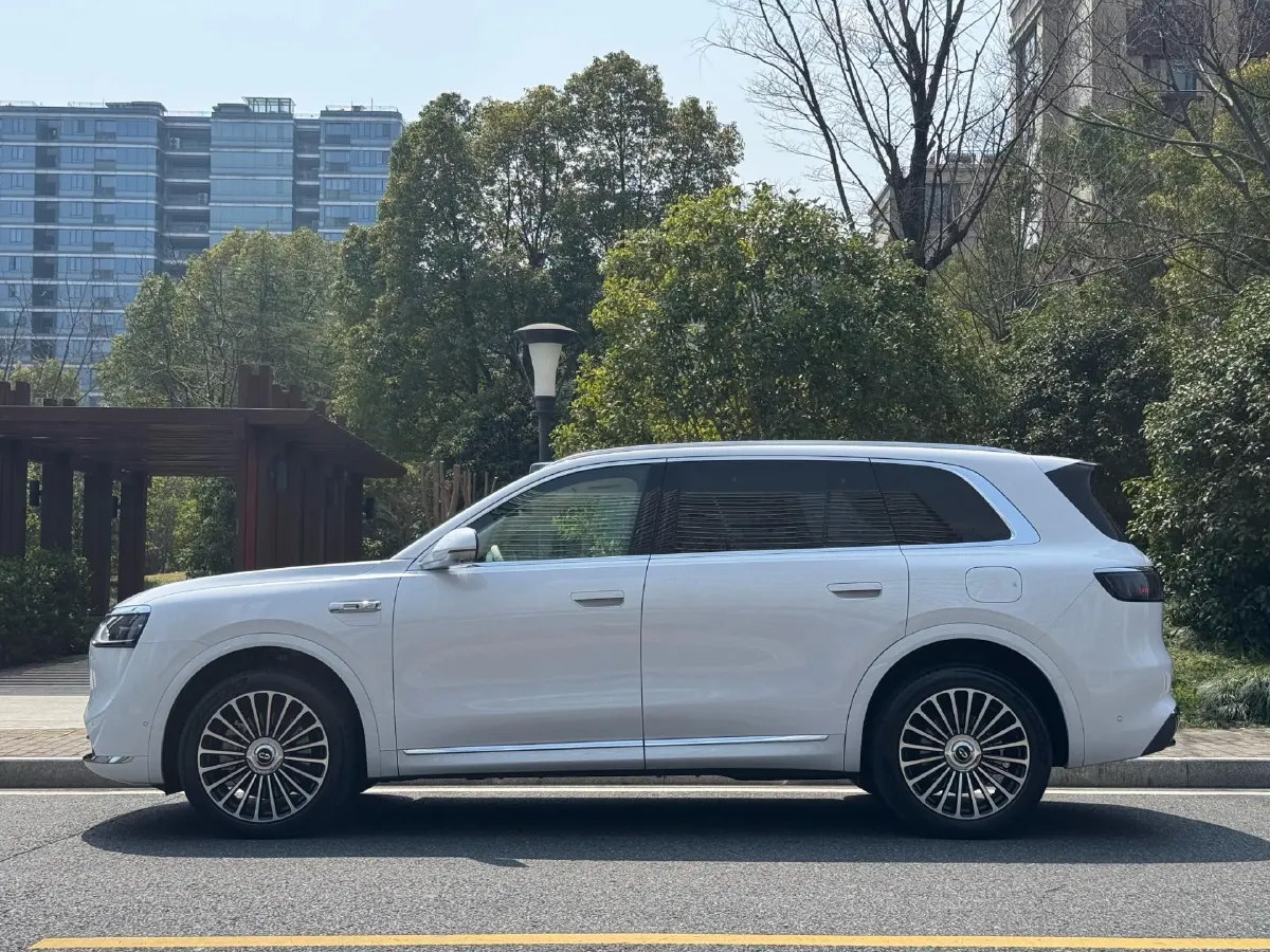 2025 AITO AITO M8 REEV 160HP REEV 53.4KWH,autocango,china used car exporter,china ev exporter,chinese used car exporter,chinese used ev exporter