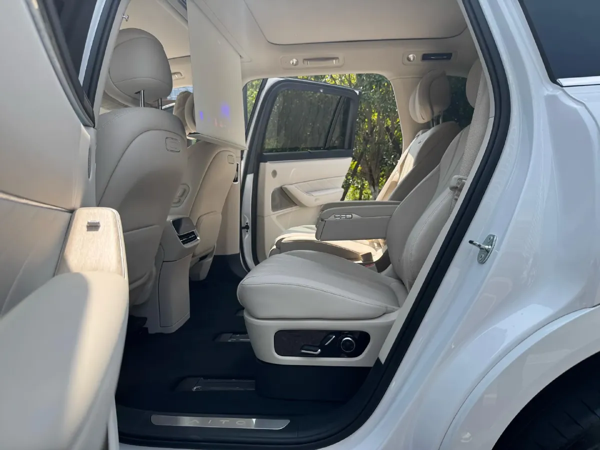 2025 AITO AITO M8 REEV 160HP REEV 53.4KWH,autocango,china used car exporter,china ev exporter,chinese used car exporter,chinese used ev exporter