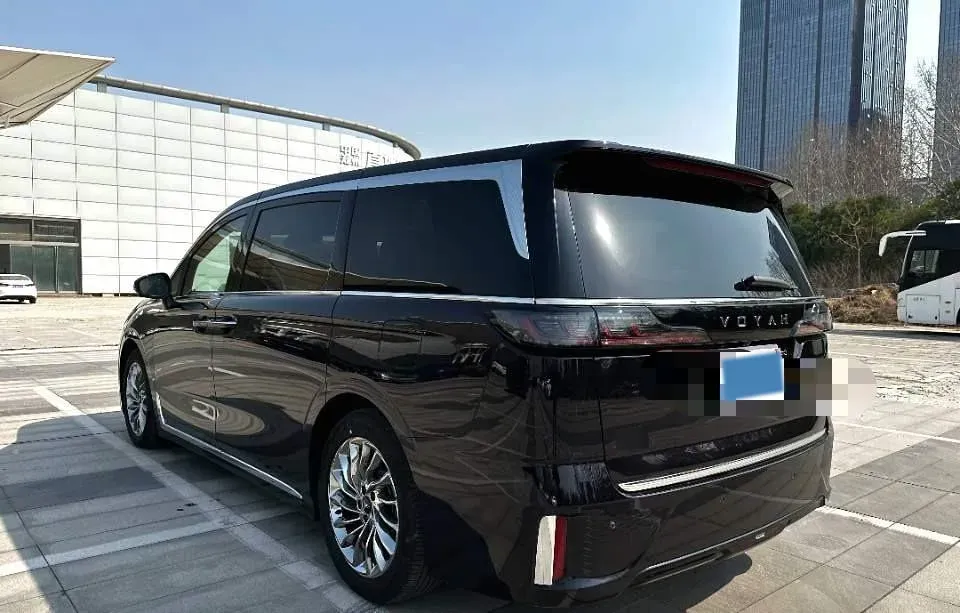 2022 Voyah Dream 1.5T 136HP L4 PHEV 25.57KWH,autocango,china used car exporter,china ev exporter,chinese used car exporter,chinese used ev exporter