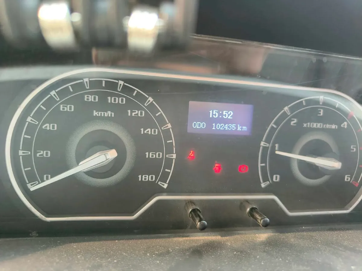 2023 MAXUS XinTu V80 2.0T 127HP L4 6MT,autocango,china used car exporter,china ev exporter,chinese used car exporter,chinese used ev exporter