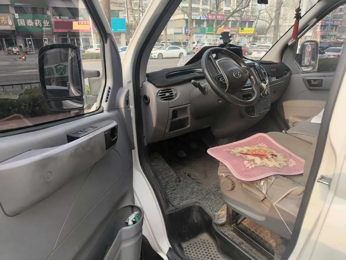 2023 MAXUS XinTu V80 2.0T 127HP L4 6MT,autocango,china used car exporter,china ev exporter,chinese used car exporter,chinese used ev exporter