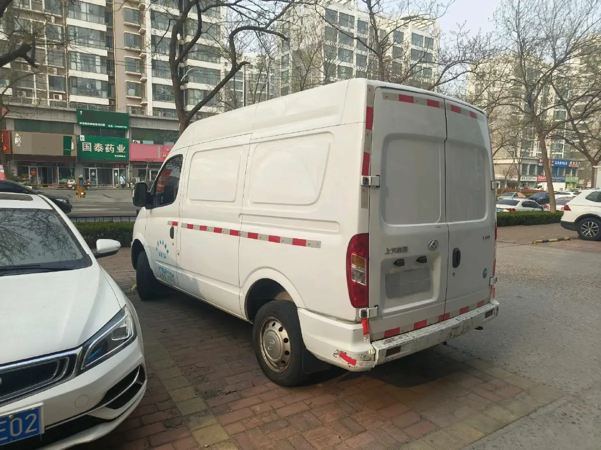 2023 MAXUS XinTu V80 2.0T 127HP L4 6MT,autocango,china used car exporter,china ev exporter,chinese used car exporter,chinese used ev exporter