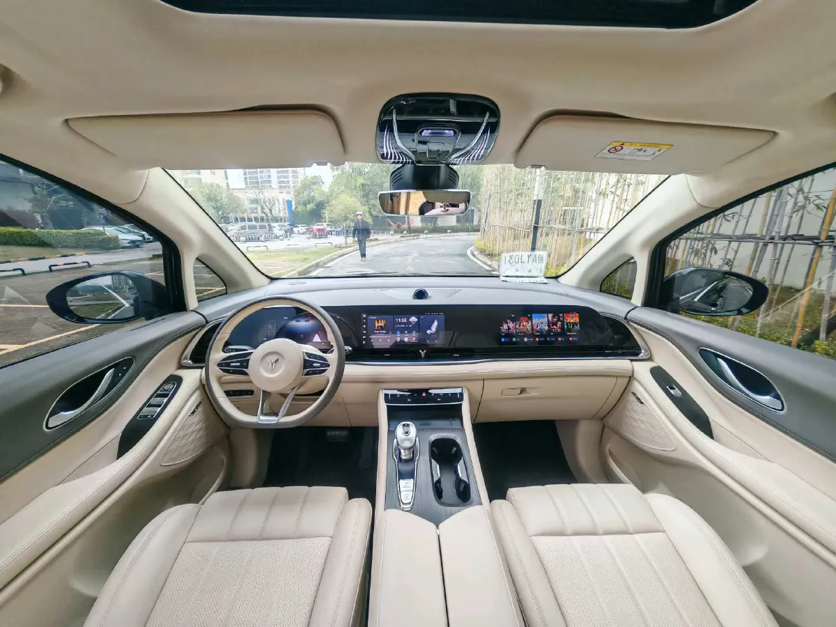 2022 Voyah Dream 1.5T 136HP L4 PHEV 25.57KWH,autocango,china used car exporter,china ev exporter,chinese used car exporter,chinese used ev exporter