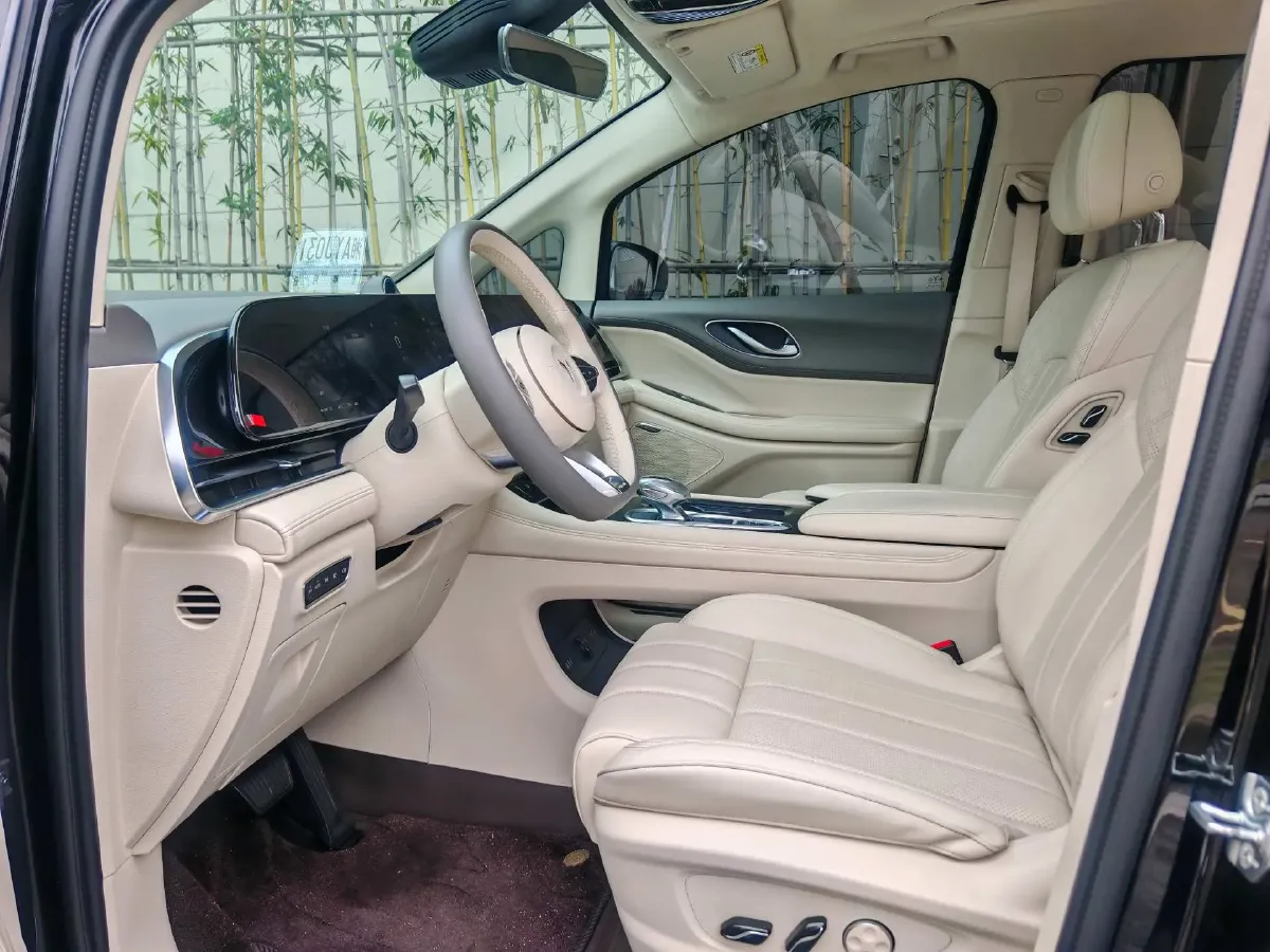 2022 Voyah Dream 1.5T 136HP L4 PHEV 25.57KWH,autocango,china used car exporter,china ev exporter,chinese used car exporter,chinese used ev exporter