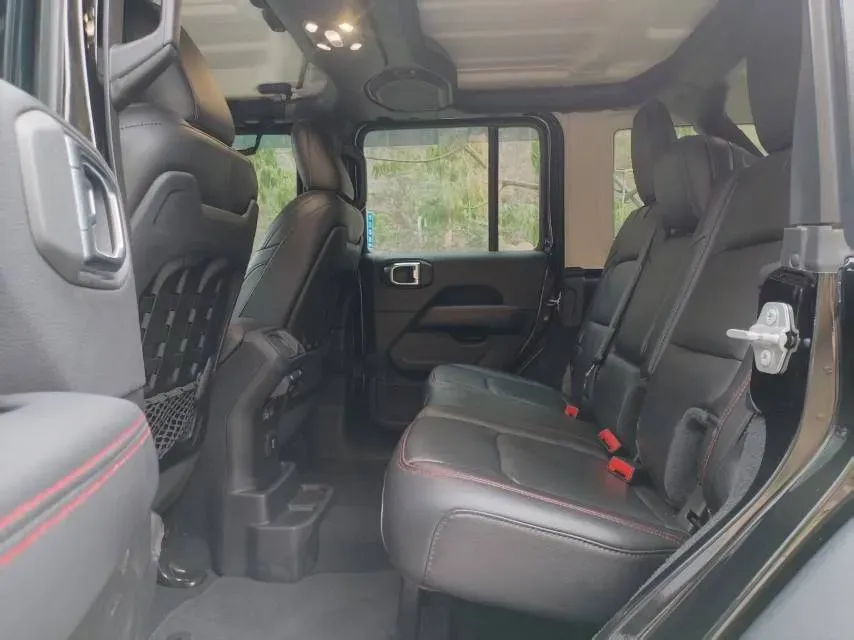 2021 Jeep Wrangler 2.0T 266HP L4 8AT,autocango,china used car exporter,china ev exporter,chinese used car exporter,chinese used ev exporter