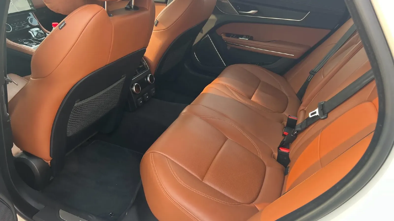 2024 Jaguar XFL 2.0T 300HP L4 8AT,autocango,china used car exporter,china ev exporter,chinese used car exporter,chinese used ev exporter