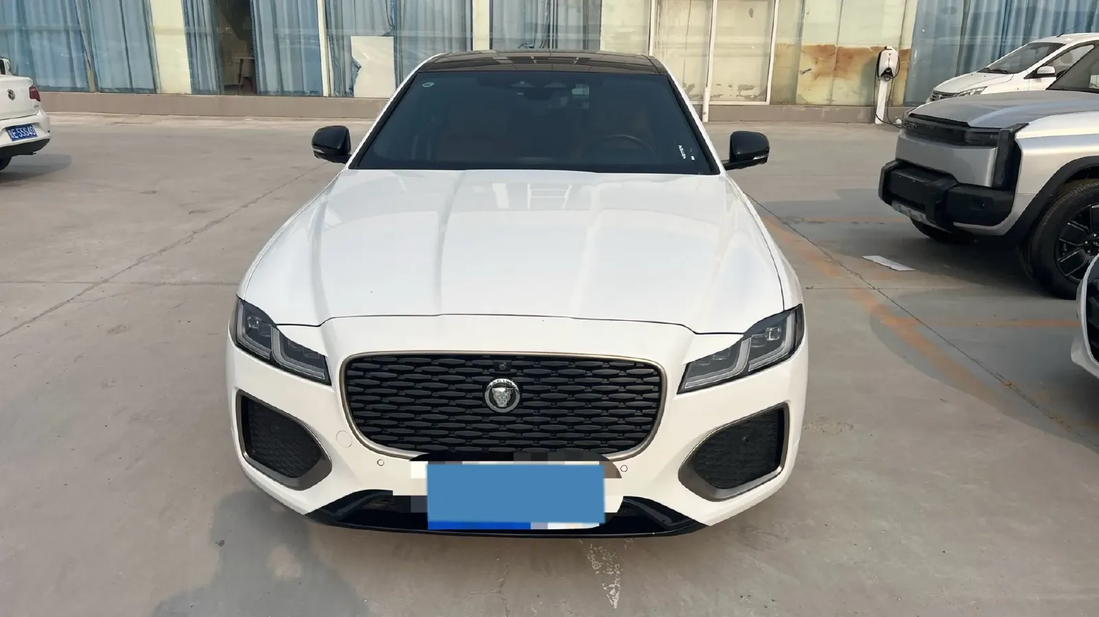 2024 Jaguar XFL 2.0T 300HP L4 8AT,autocango,china used car exporter,china ev exporter,chinese used car exporter,chinese used ev exporter
