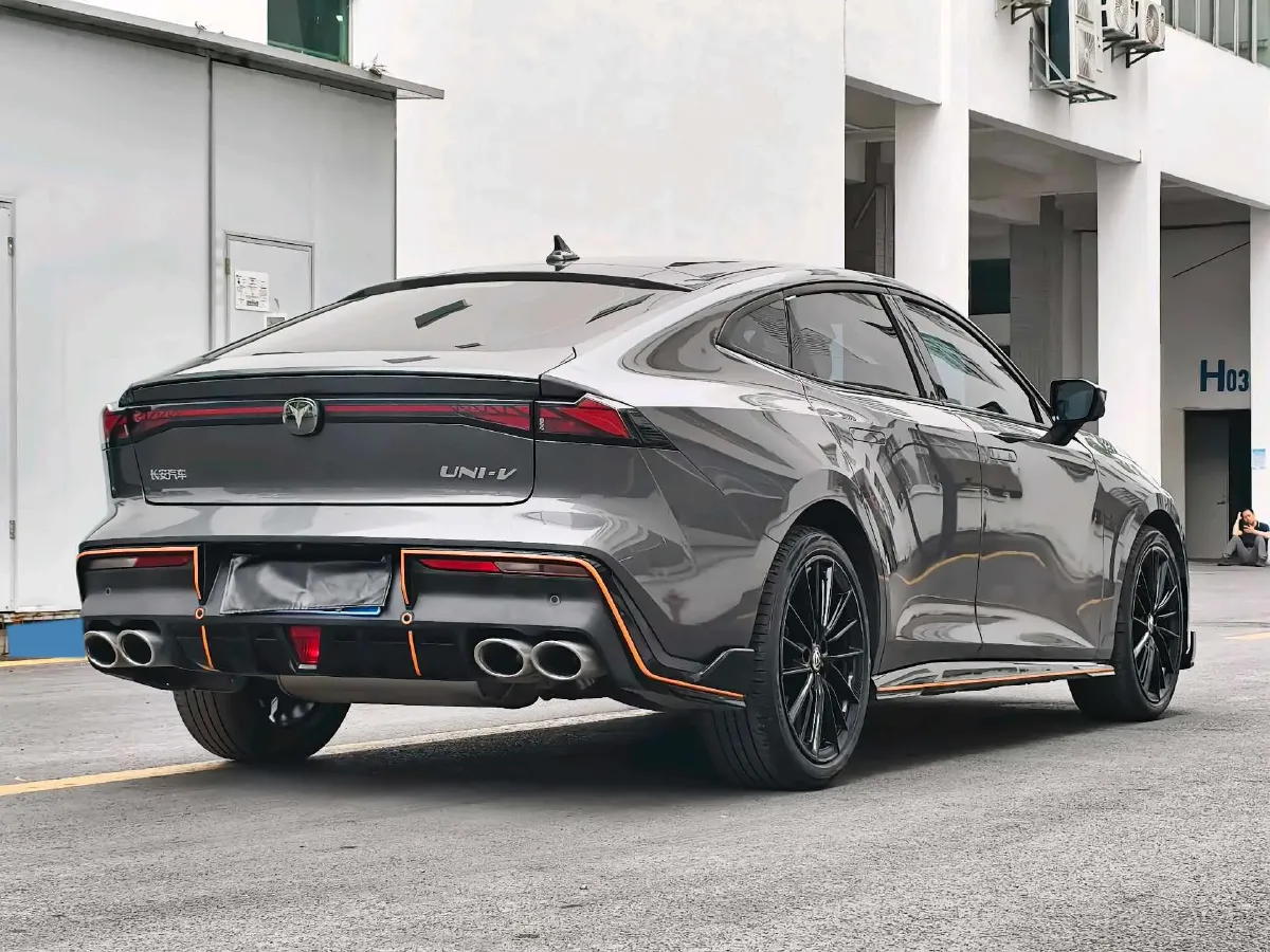 2022 ChangAn UNI-V 1.5T 188HP L4 7DCT,autocango,china used car exporter,china ev exporter,chinese used car exporter,chinese used ev exporter