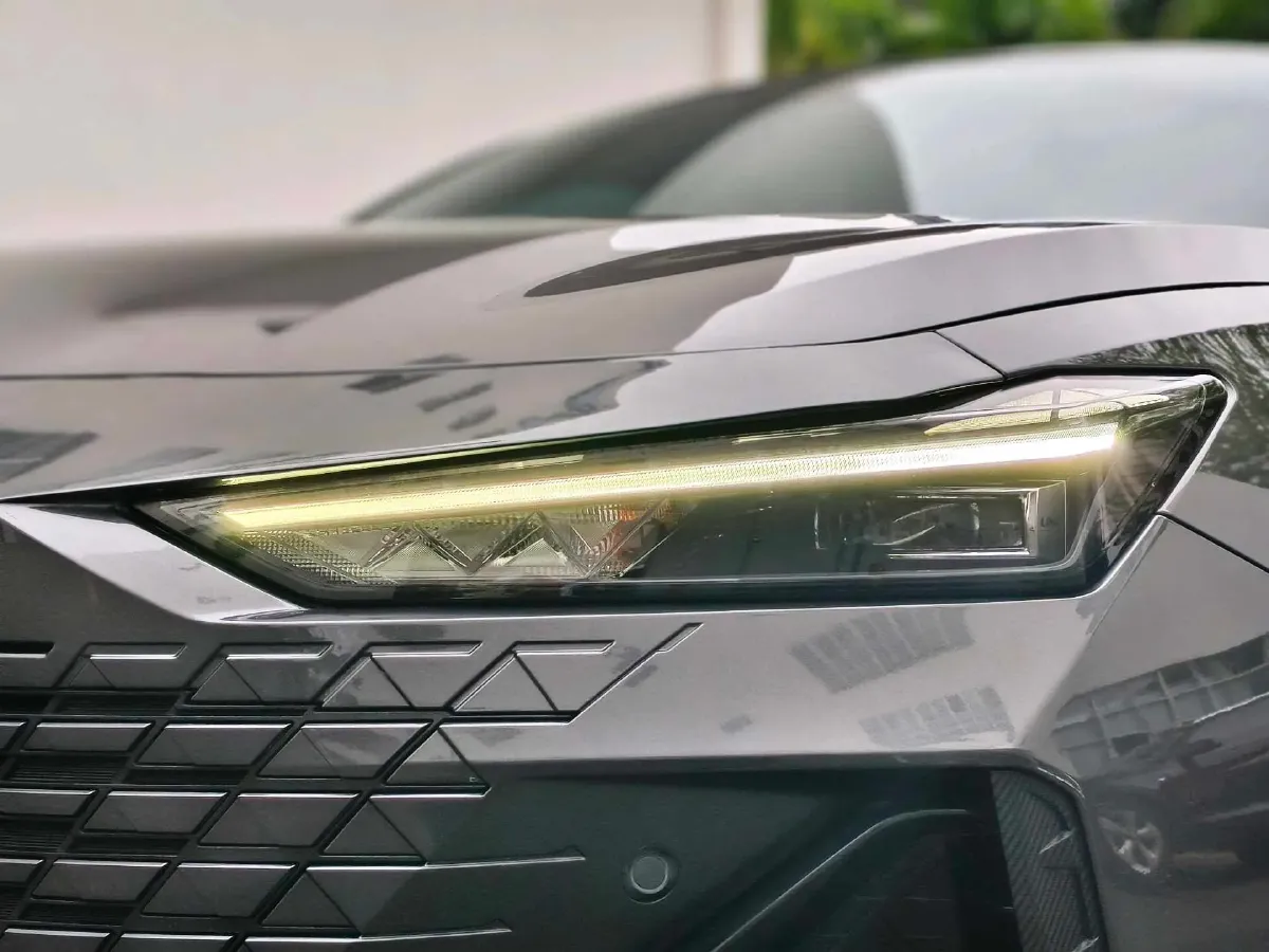 2022 ChangAn UNI-V 1.5T 188HP L4 7DCT,autocango,china used car exporter,china ev exporter,chinese used car exporter,chinese used ev exporter