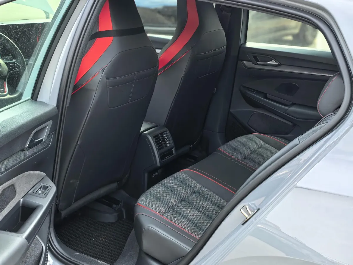 2025 Volkswagen GolfGTI 2.0T 220HP L4 7DCT,autocango,china used car exporter,china ev exporter,chinese used car exporter,chinese used ev exporter