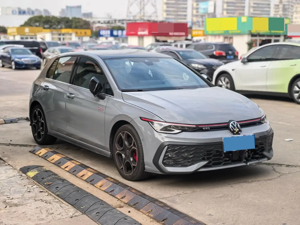 2025 Volkswagen GolfGTI 2.0T 220HP L4 7DCT,autocango,china used car exporter,china ev exporter,chinese used car exporter,chinese used ev exporter