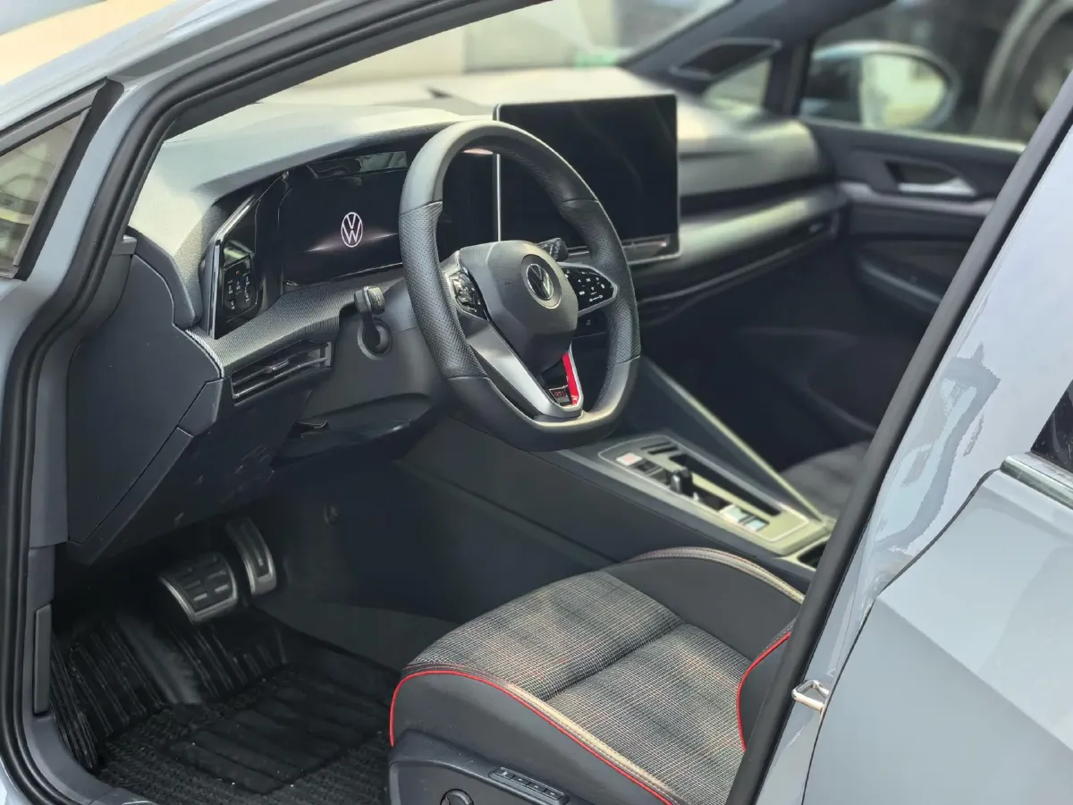 2025 Volkswagen GolfGTI 2.0T 220HP L4 7DCT,autocango,china used car exporter,china ev exporter,chinese used car exporter,chinese used ev exporter