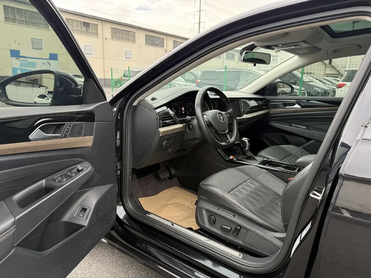 2020 Volkswagen Passat 2.0T 220HP L4 7DCT,autocango,china used car exporter,china ev exporter,chinese used car exporter,chinese used ev exporter