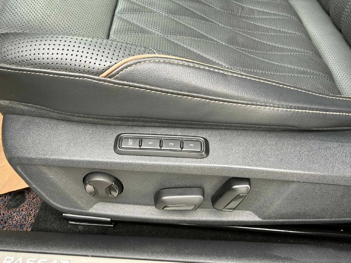 2020 Volkswagen Passat 2.0T 220HP L4 7DCT,autocango,china used car exporter,china ev exporter,chinese used car exporter,chinese used ev exporter