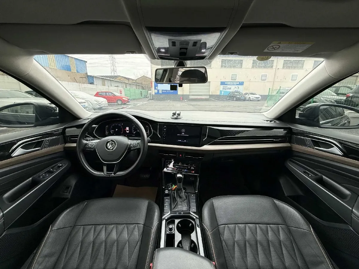 2020 Volkswagen Passat 2.0T 220HP L4 7DCT,autocango,china used car exporter,china ev exporter,chinese used car exporter,chinese used ev exporter