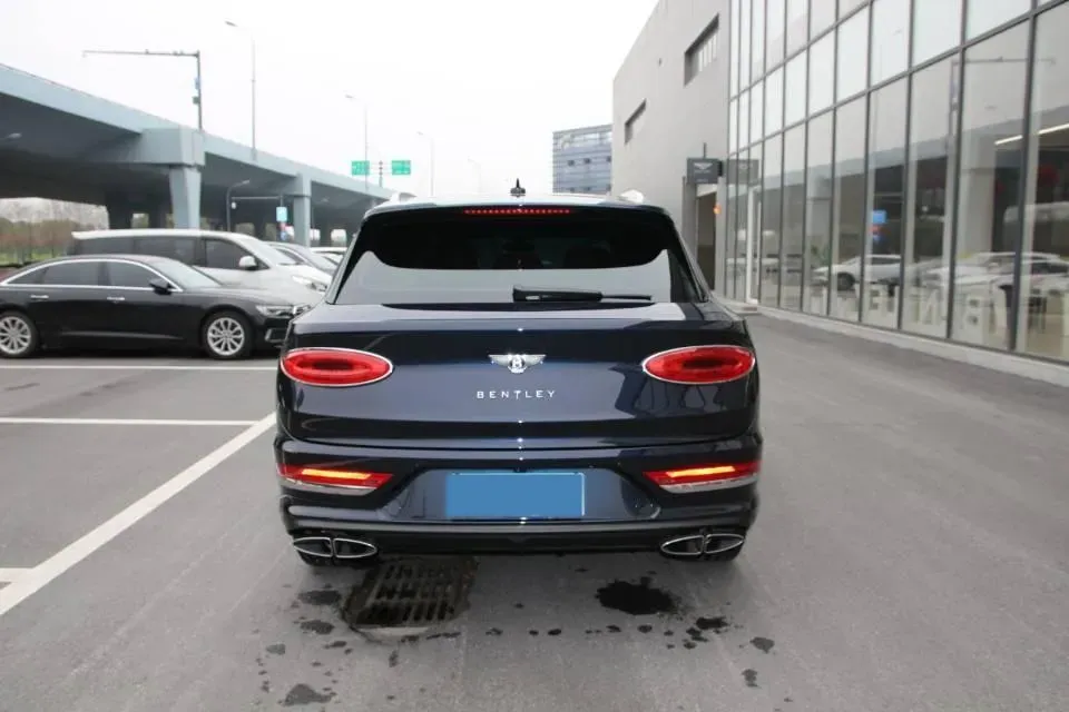 2022 Bentley Bentayga 4.0T 550HP V8 8AT,autocango,china used car exporter,china ev exporter,chinese used car exporter,chinese used ev exporter