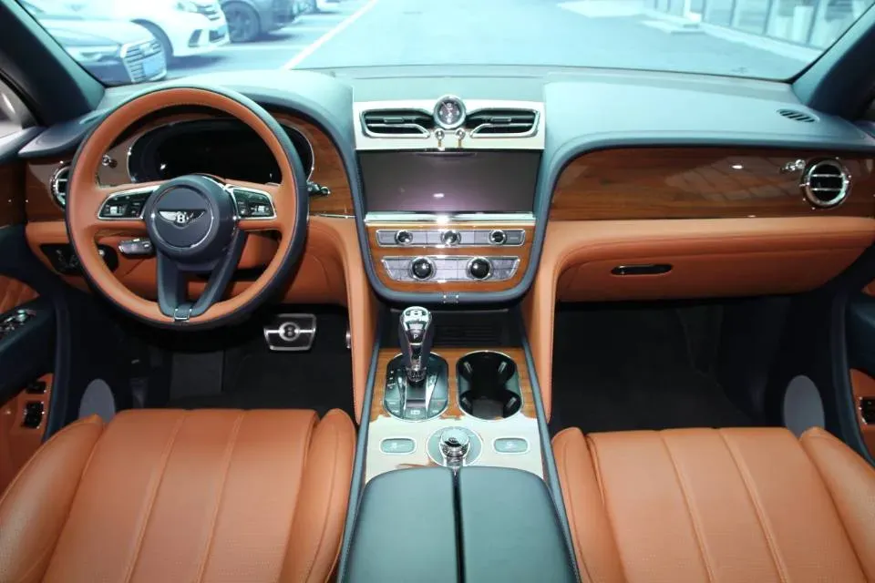 2022 Bentley Bentayga 4.0T 550HP V8 8AT,autocango,china used car exporter,china ev exporter,chinese used car exporter,chinese used ev exporter