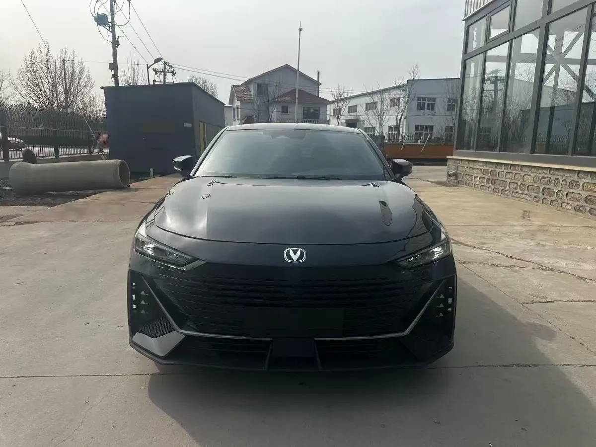2023 ChangAn UNI-V 1.5T 188HP L4 7DCT,autocango,china used car exporter,china ev exporter,chinese used car exporter,chinese used ev exporter
