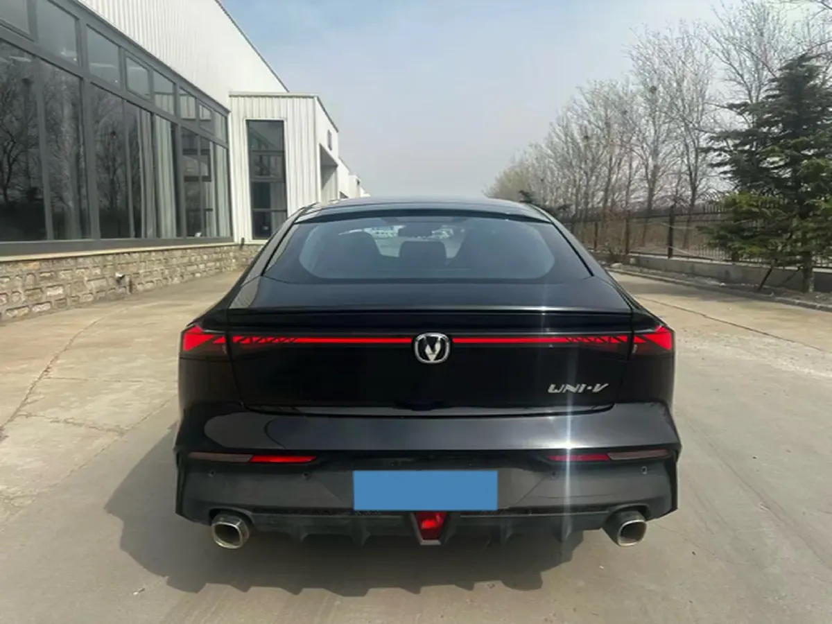 2023 ChangAn UNI-V 1.5T 188HP L4 7DCT,autocango,china used car exporter,china ev exporter,chinese used car exporter,chinese used ev exporter