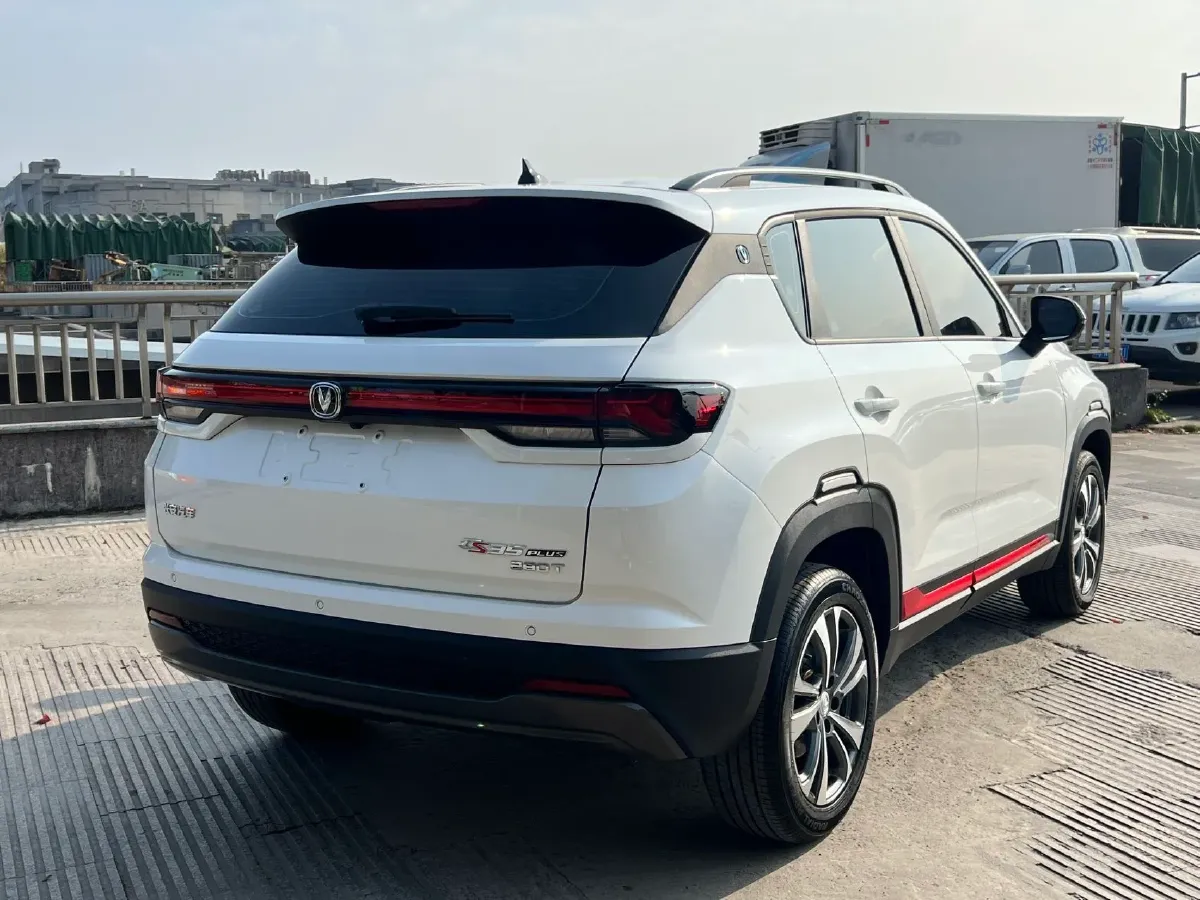 2023 ChangAn CS35 Plus 1.4T 160HP L4 7DCT,autocango,china used car exporter,china ev exporter,chinese used car exporter,chinese used ev exporter