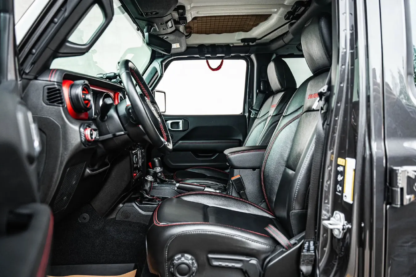 2021 Jeep Wrangler 2.0T 266HP L4 8AT,autocango,china used car exporter,china ev exporter,chinese used car exporter,chinese used ev exporter