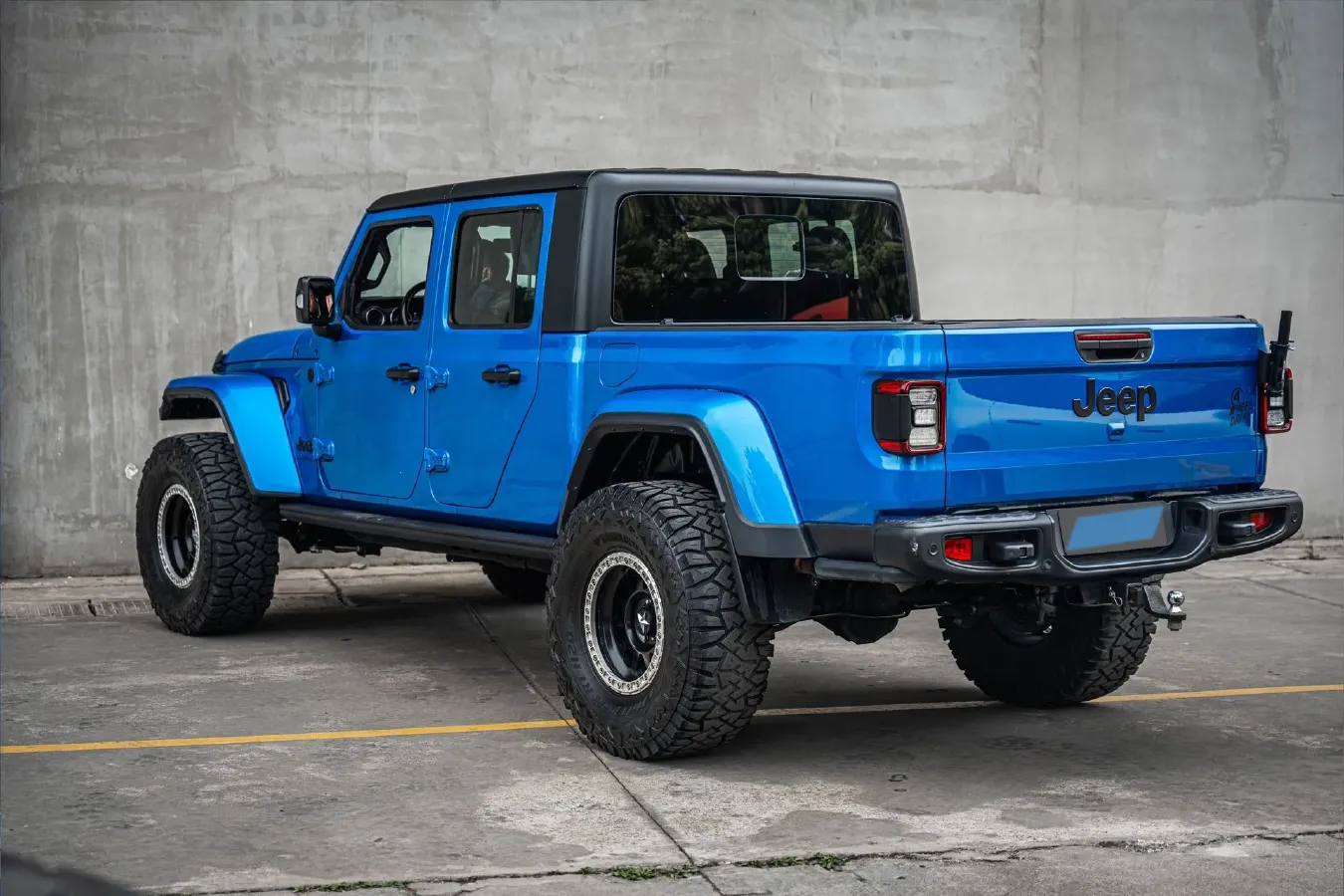 2022 Jeep Gladiator 3.6L 284HP V6 8AT,autocango,china used car exporter,china ev exporter,chinese used car exporter,chinese used ev exporter