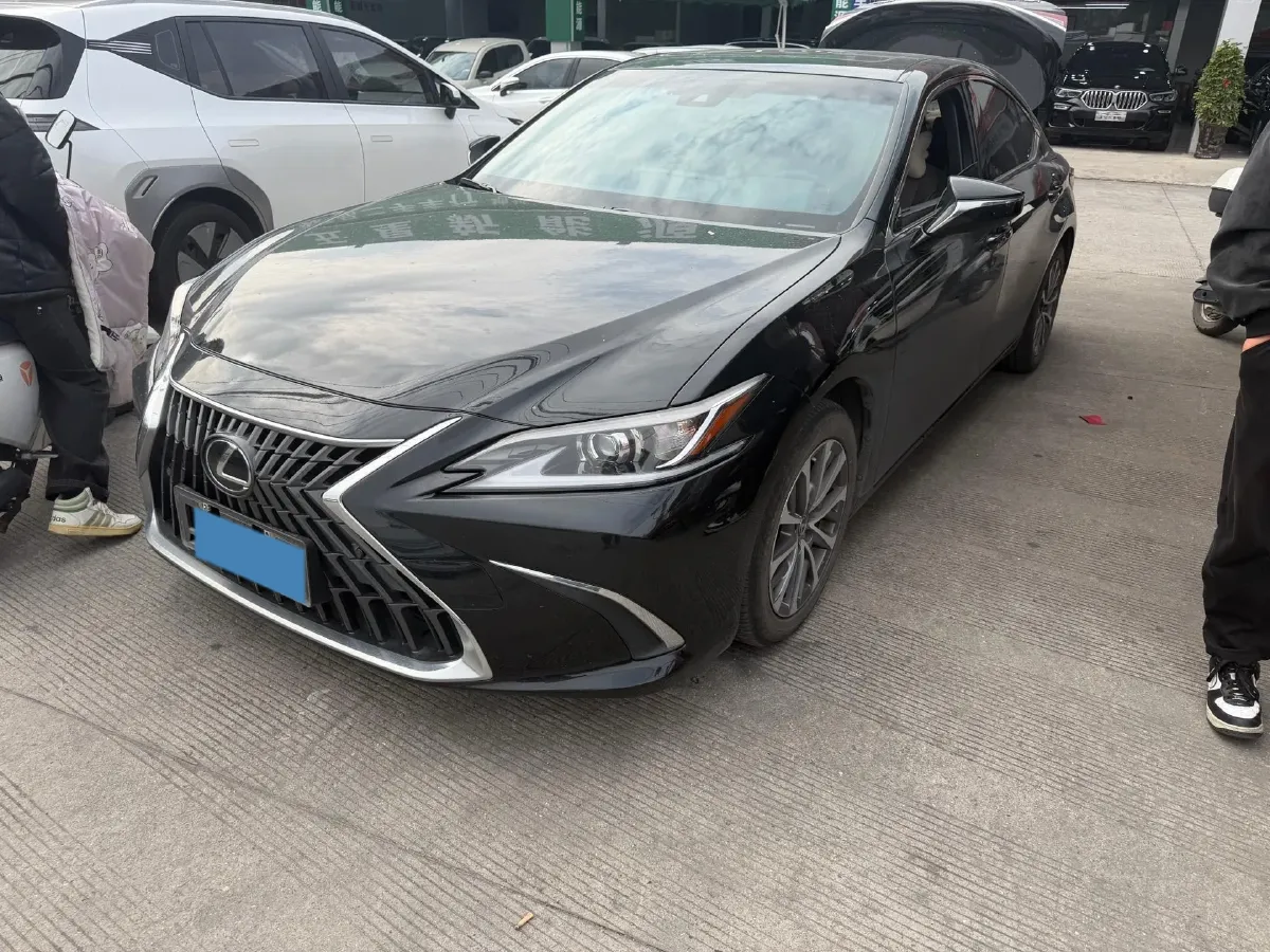 2022 Lexus ES 2.5L 178HP L4 E-CVT Hybrid,autocango,china used car exporter,china ev exporter,chinese used car exporter,chinese used ev exporter