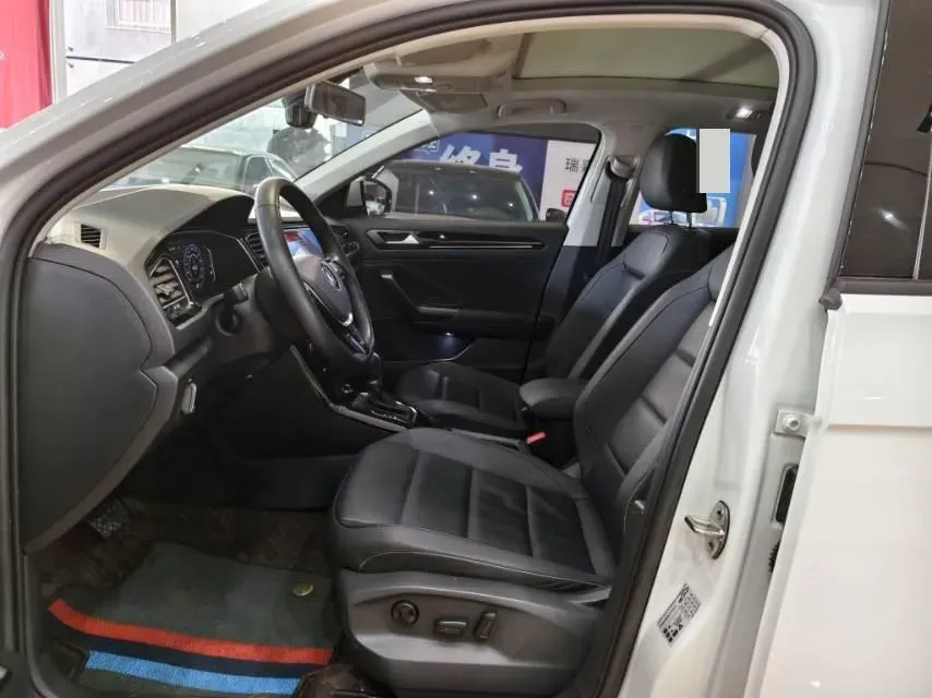 2022 Volkswagen T-Roc 1.4T 150HP L4 7DCT,autocango,china used car exporter,china ev exporter,chinese used car exporter,chinese used ev exporter