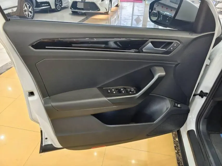 2022 Volkswagen T-Roc 1.4T 150HP L4 7DCT,autocango,china used car exporter,china ev exporter,chinese used car exporter,chinese used ev exporter