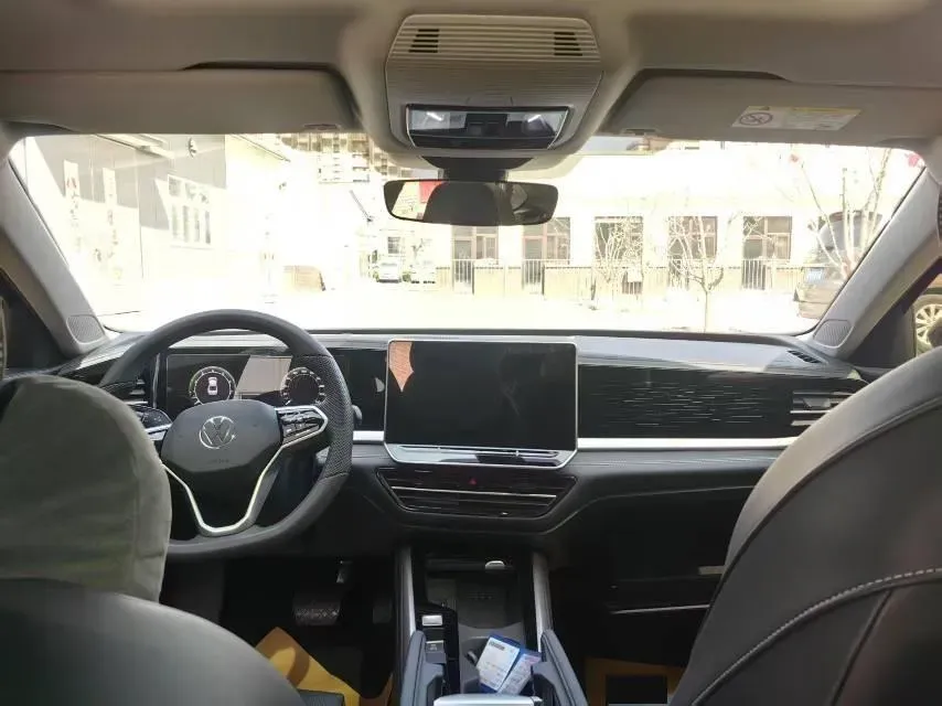 2025 Volkswagen Passat 2.0T 220HP L4 7DCT,autocango,china used car exporter,china ev exporter,chinese used car exporter,chinese used ev exporter