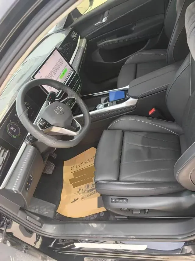 2025 Volkswagen Passat 2.0T 220HP L4 7DCT,autocango,china used car exporter,china ev exporter,chinese used car exporter,chinese used ev exporter