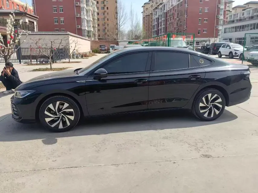 2025 Volkswagen Passat 2.0T 220HP L4 7DCT,autocango,china used car exporter,china ev exporter,chinese used car exporter,chinese used ev exporter