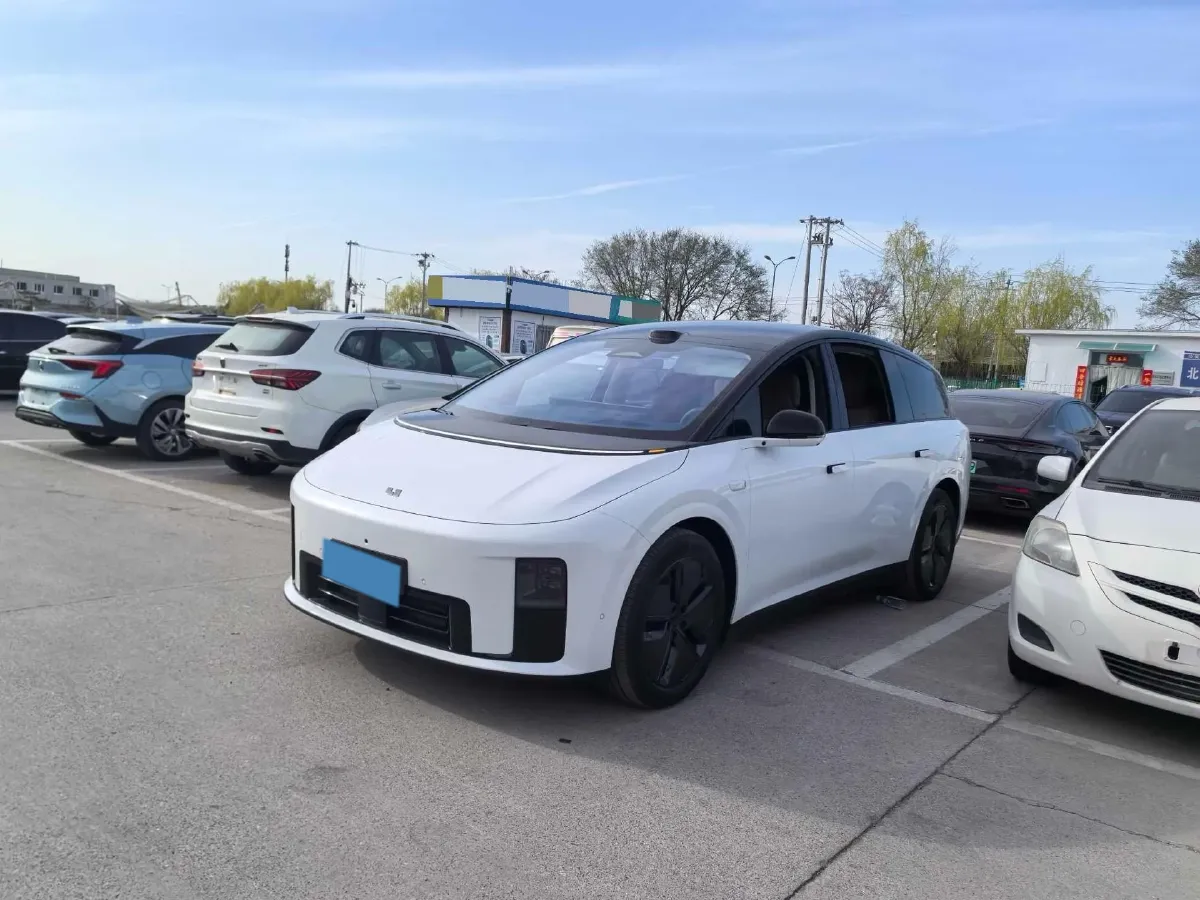 2025 Li i8 BEV,autocango,china used car exporter,china ev exporter,chinese used car exporter,chinese used ev exporter