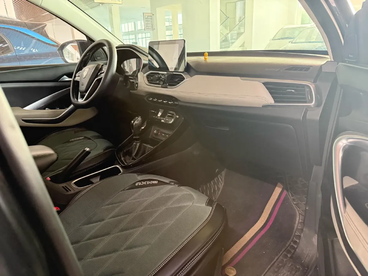 2018 BaoJun 530 1.5T 150HP L4 6MT,autocango,china used car exporter,china ev exporter,chinese used car exporter,chinese used ev exporter