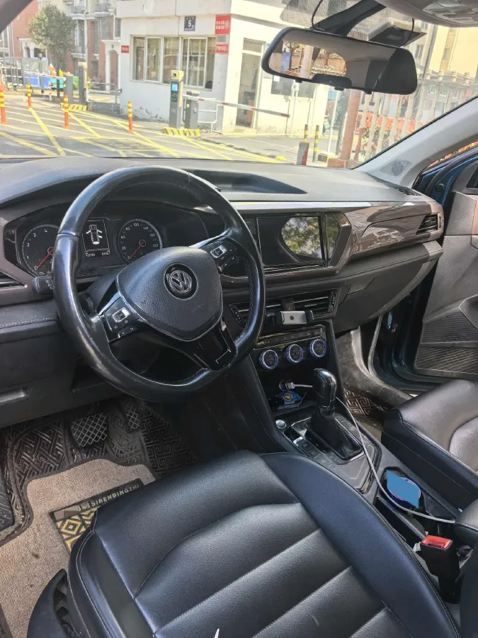 2019 MINI MINI 1.5T 102HP L3 7DCT,autocango,china used car exporter,china ev exporter,chinese used car exporter,chinese used ev exporter